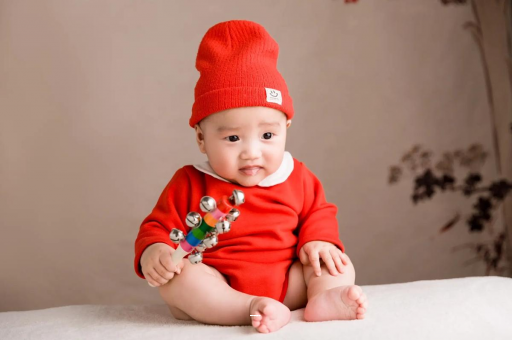 淮滨宝宝几个月戴银手镯好